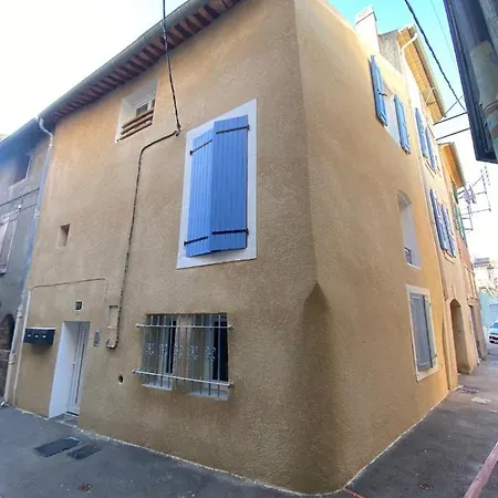 Confortable Au Centre De *