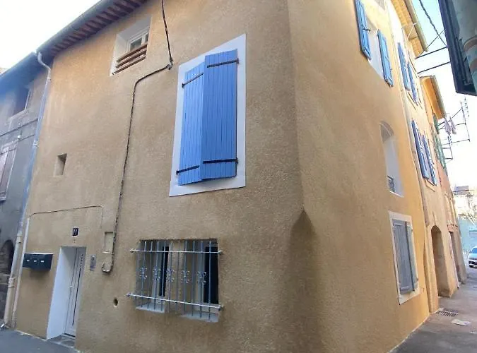 Confortable Au Centre De *